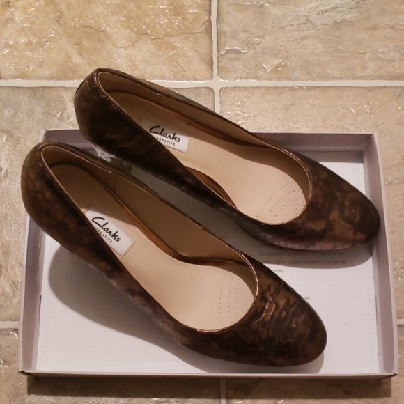 Women's Dress Shoes - Picture 2 of 4